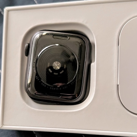 40mm Apple Watch SE (1st gen.) - Picture 6 of 13